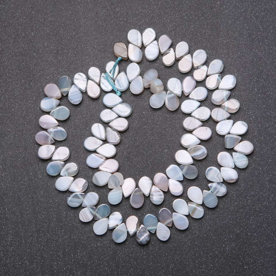 Agat gri, în formă de fluture, pe șnur, diametrul 8x6 mm, lungimea 38 cm