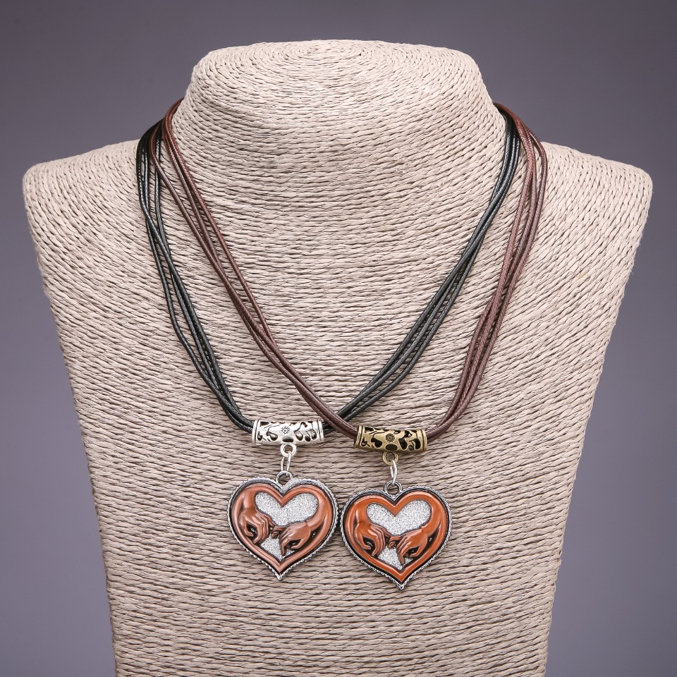 Pandantiv prieteniei „Inimi”, diametrul 31×33 mm, lungimea 45–48 cm