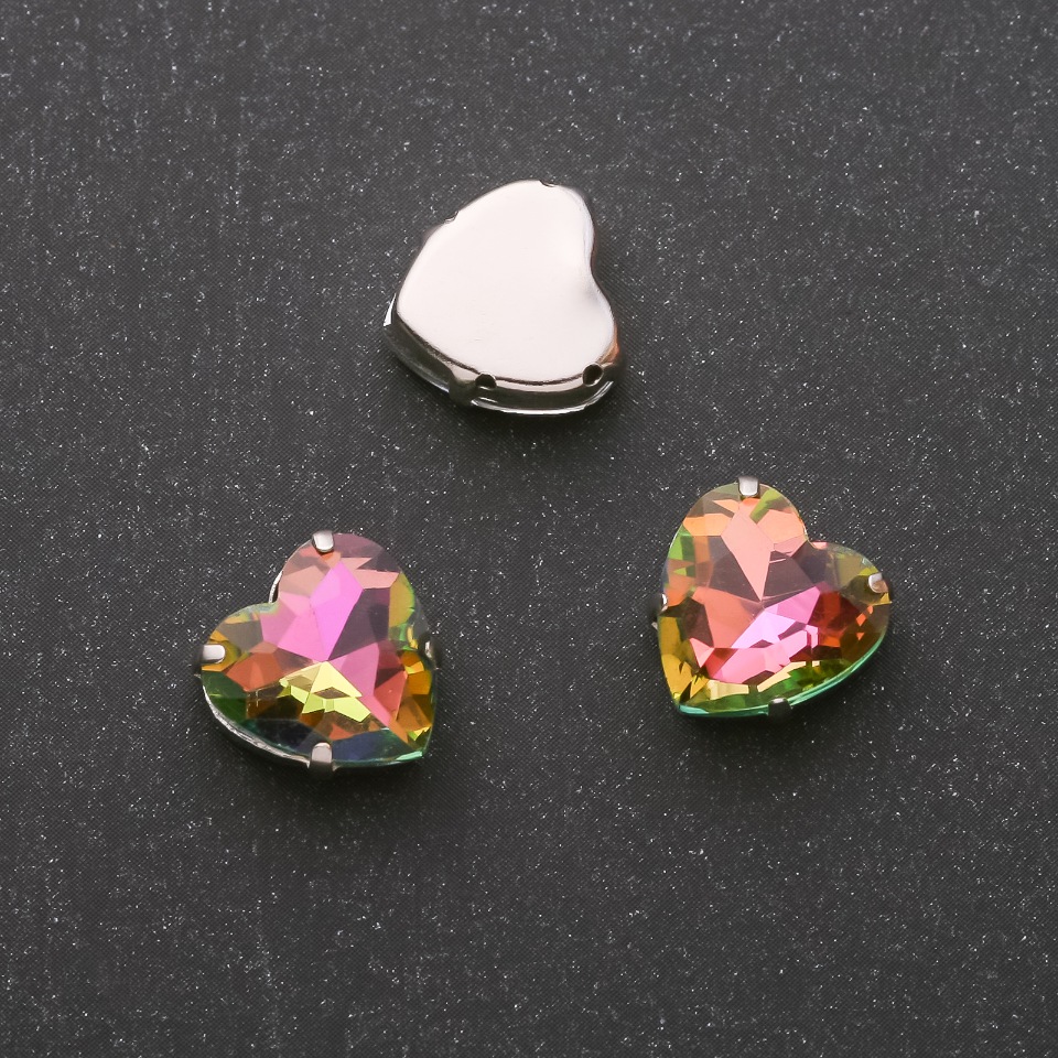 Preț pentru pachet / 10 buc. Cristal cusut cu știft în formă de inimă, 14 mm, verde-mov