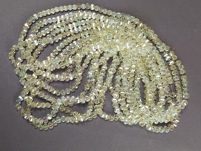 Mărgele de cristal galbene în stil Swarovski, tăiate multifacetate, cu luciu galben petrol, diametrul 5x4 mm, pe șnur de 48 cm