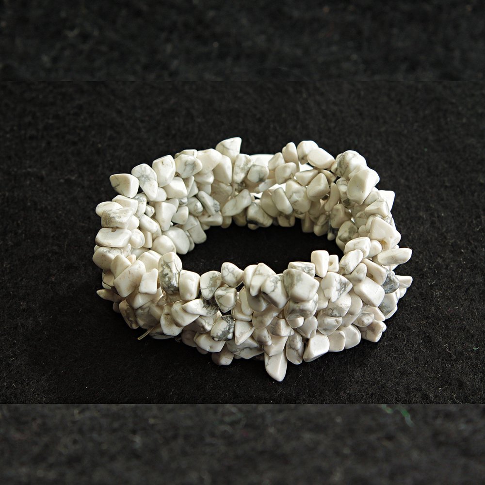 Brățară pe elastic din kaolinit, fragmente mari, lățime aproximativă 30 mm, lungime aproximativă 18 cm+