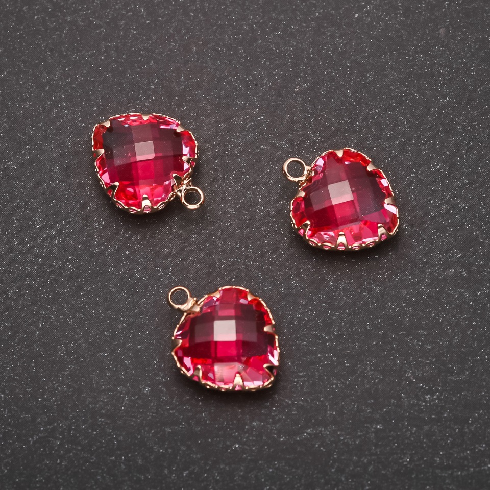 Pandantiv Inimă roz în ramă aurie, 12×15 mm