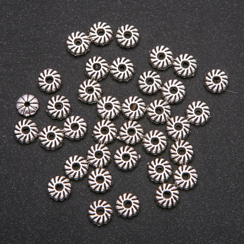 Furnitură – mărgea-inserație, culoare metal argintiu, diametru 2,5×8 mm (±), ambalaj: 20 g, 35 buc. (±)