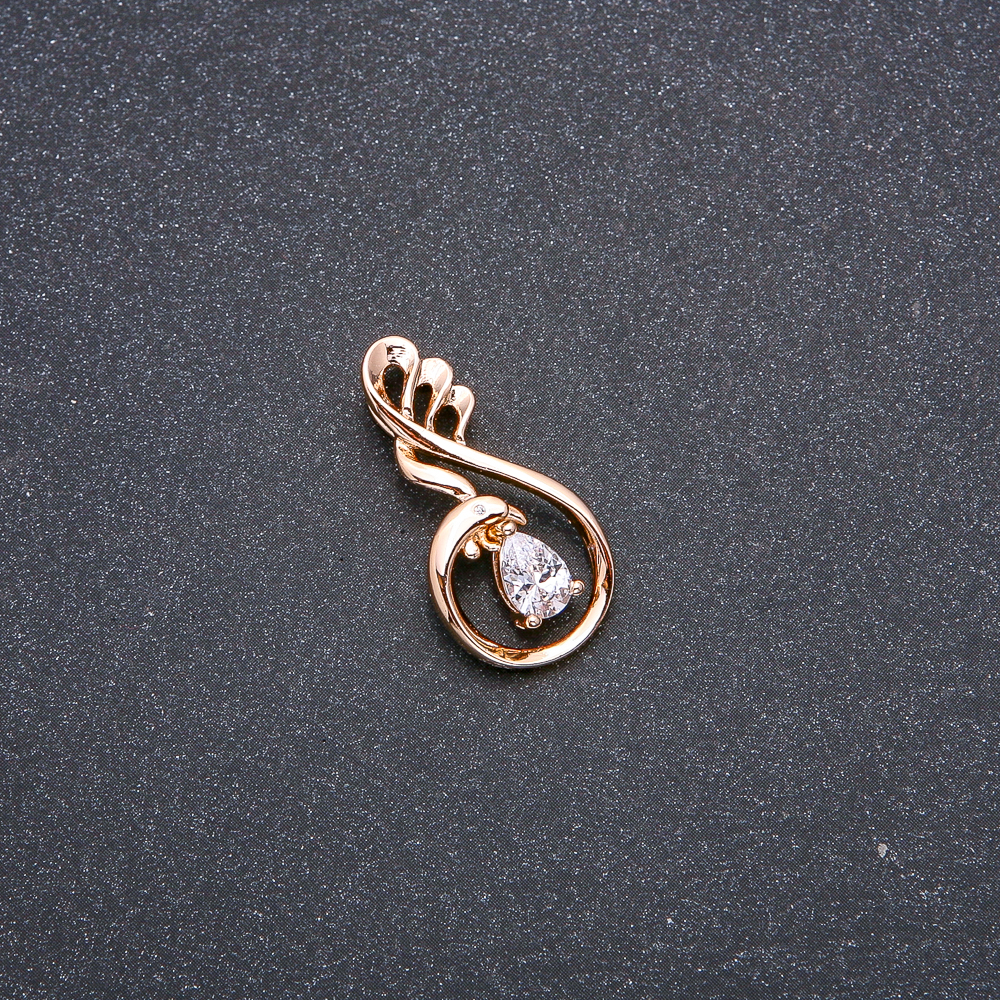 Pandantiv Xuping placat cu aur de 18k, cu piatră albă și stras 27×13 mm +