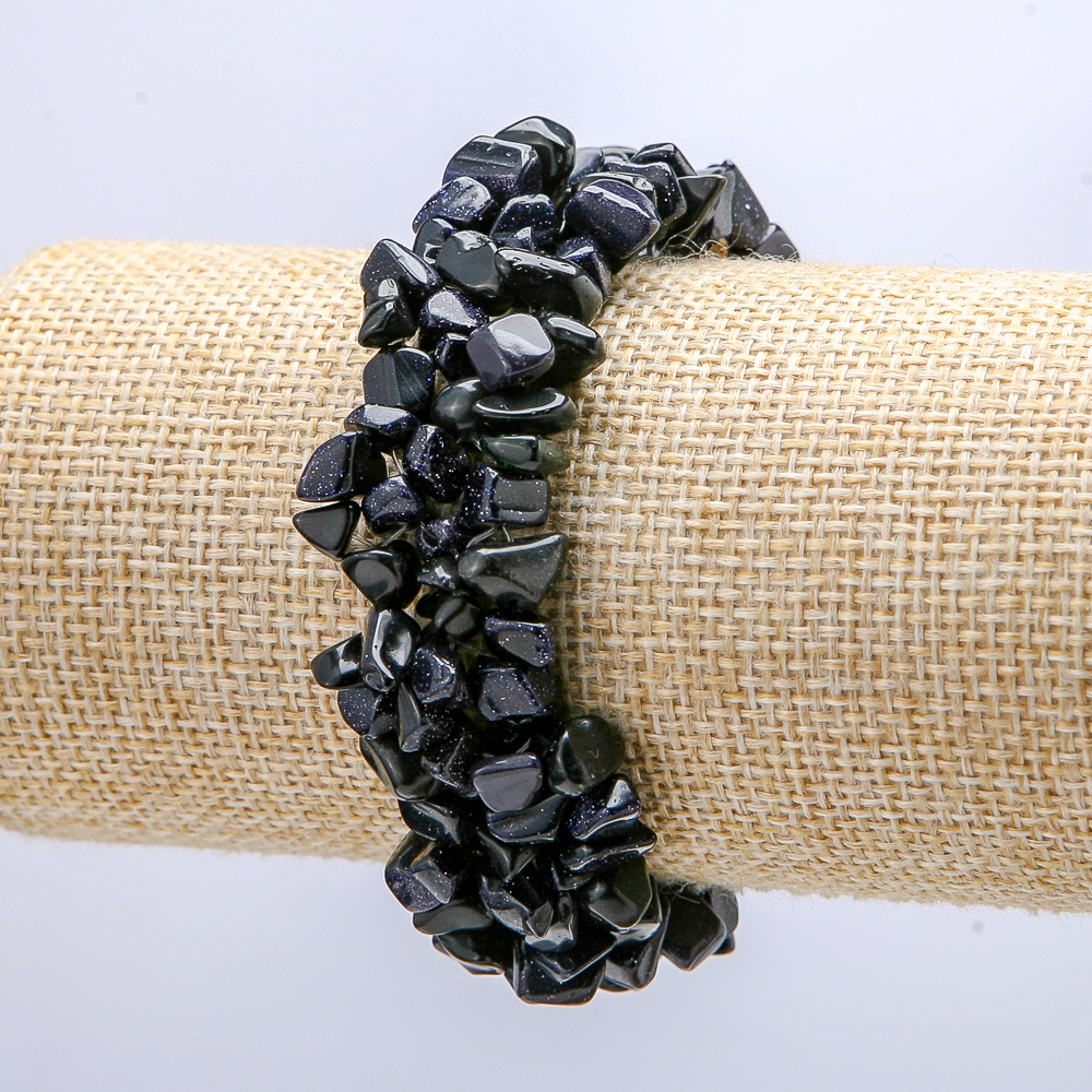 Brățară lată din aventurin, «Nisip albastru Noaptea Cairo», granulație 7 mm, circumferință 18 cm, lățime 2 cm