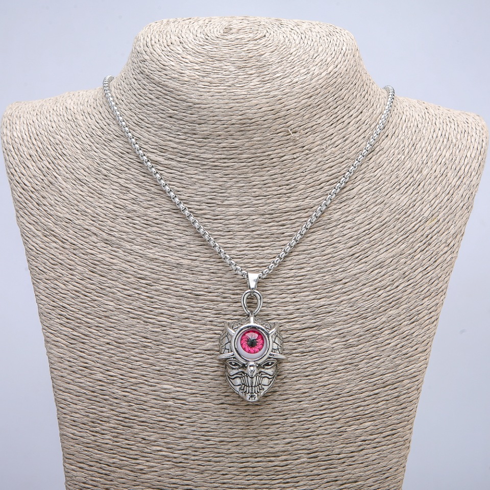 Pandantiv „Craniu cu ochi” 45x27 mm pe lanț, lungime 70 cm, metal argintiu