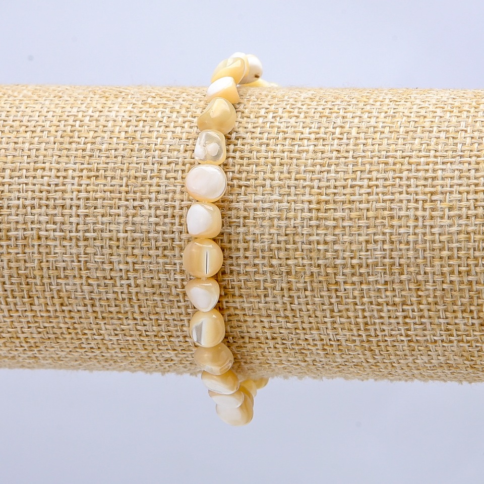 Brățară pe elastic, sidef natural bej, mărgele rotunde, diametrul 7×5 mm+