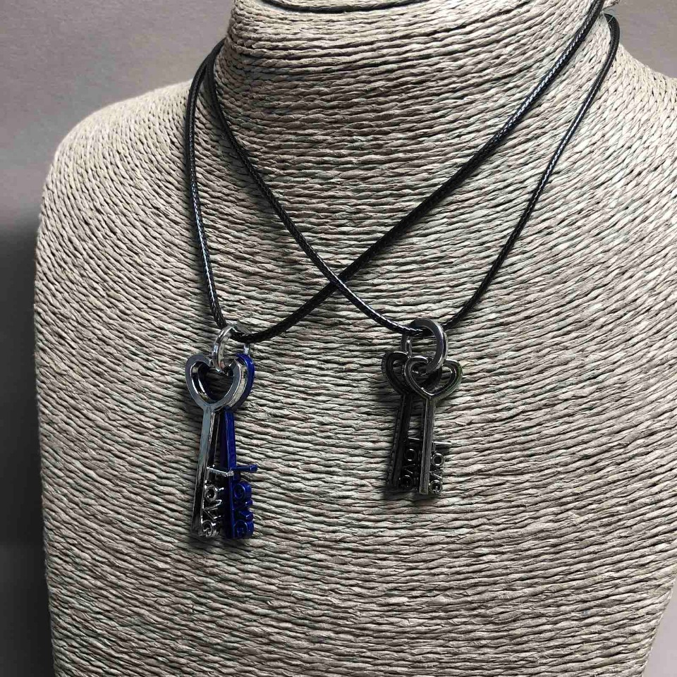 Pandantive pereche Chei 40×15 mm + -, lungime 45–50 cm