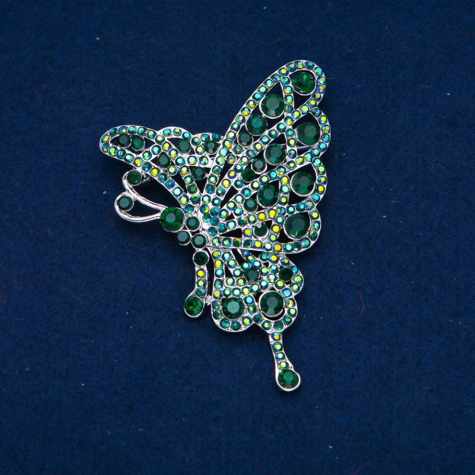 Broșă în formă de fluture, cu strasuri verzi și de culoare benzină, metal auriu 75×50 mm +