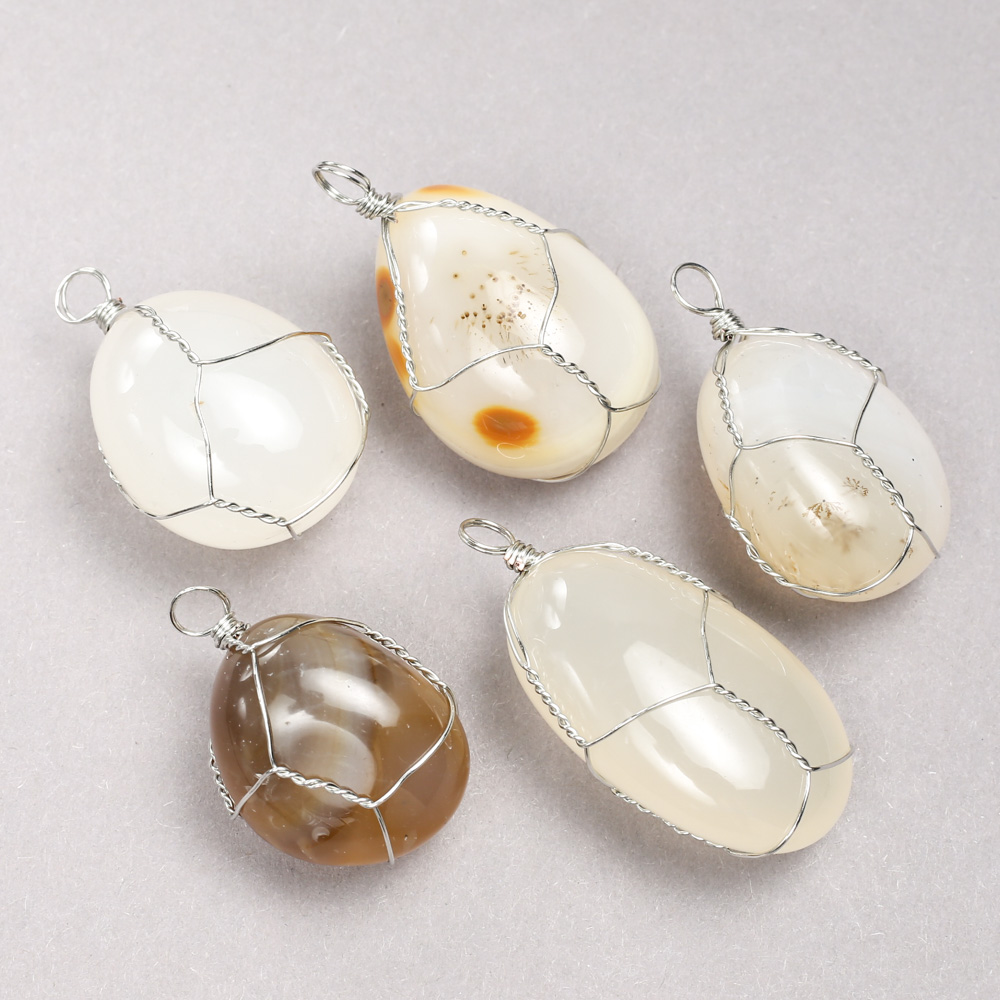 Pandantiv în înfășurare argintie din piatră naturală, agat fumuriu, diametrul 35x20 mm