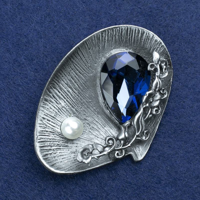 Broșă scoică cu cristal și mărgea din metal argintiu, 60x45mm +