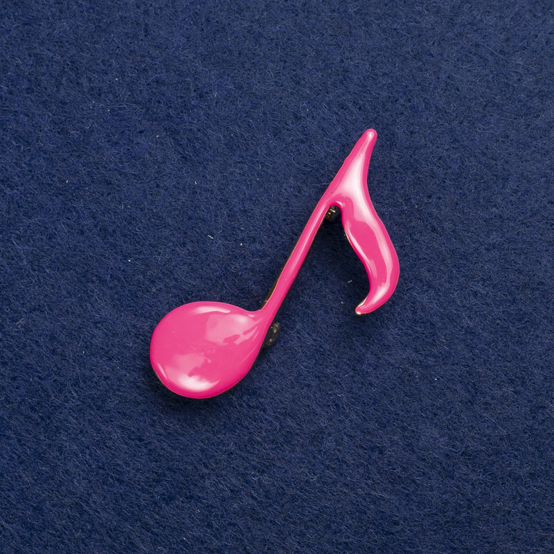 Broșă Notă din metal auriu și email 25×45 mm +