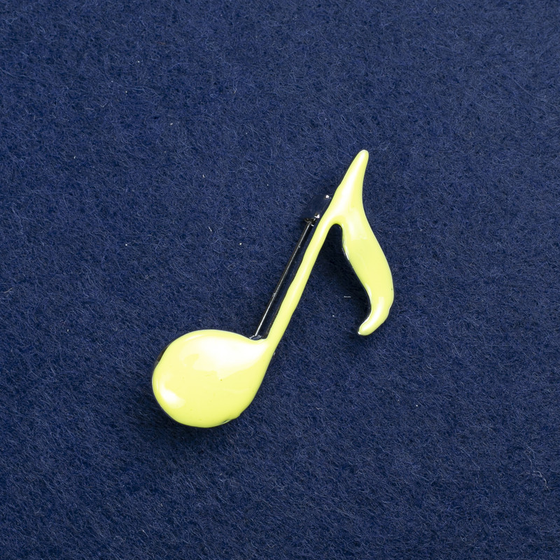 Broșă «Notă» din metal argintiu și email, 25×45 mm +