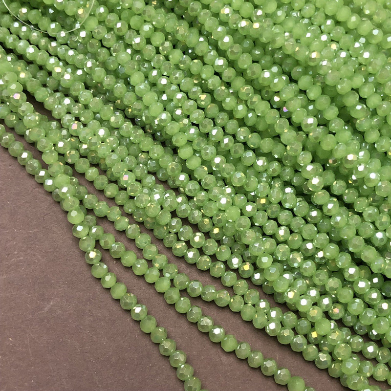 Mărgele de cristal ceh pe fir, verde salată mat, cu reflexe fine de benzină, rondel tăiat, diametrul 3,5x3 mm, lungime 36-38 cm +