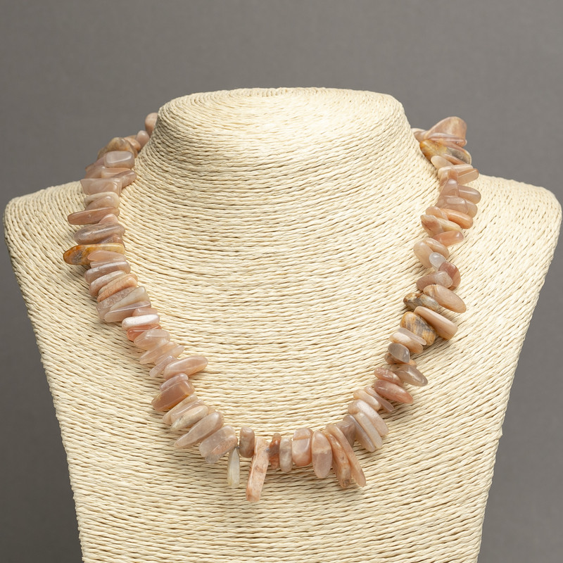 Colier din selenit natural, fragmente în formă de ac, diametru 15×5 mm ±, lungime 45 cm ±