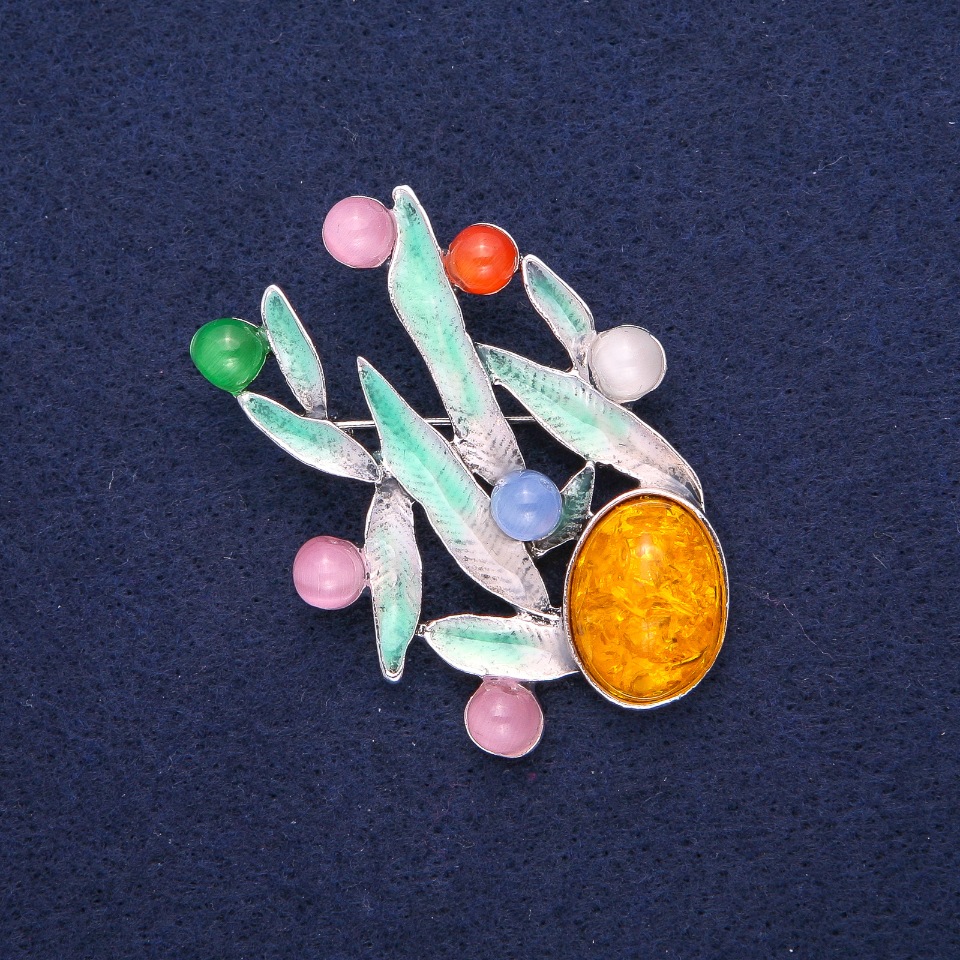 Broșă Frunze de chihlimbar și ochi de pisică (artificial) email verde, metal argintiu 38×53 mm