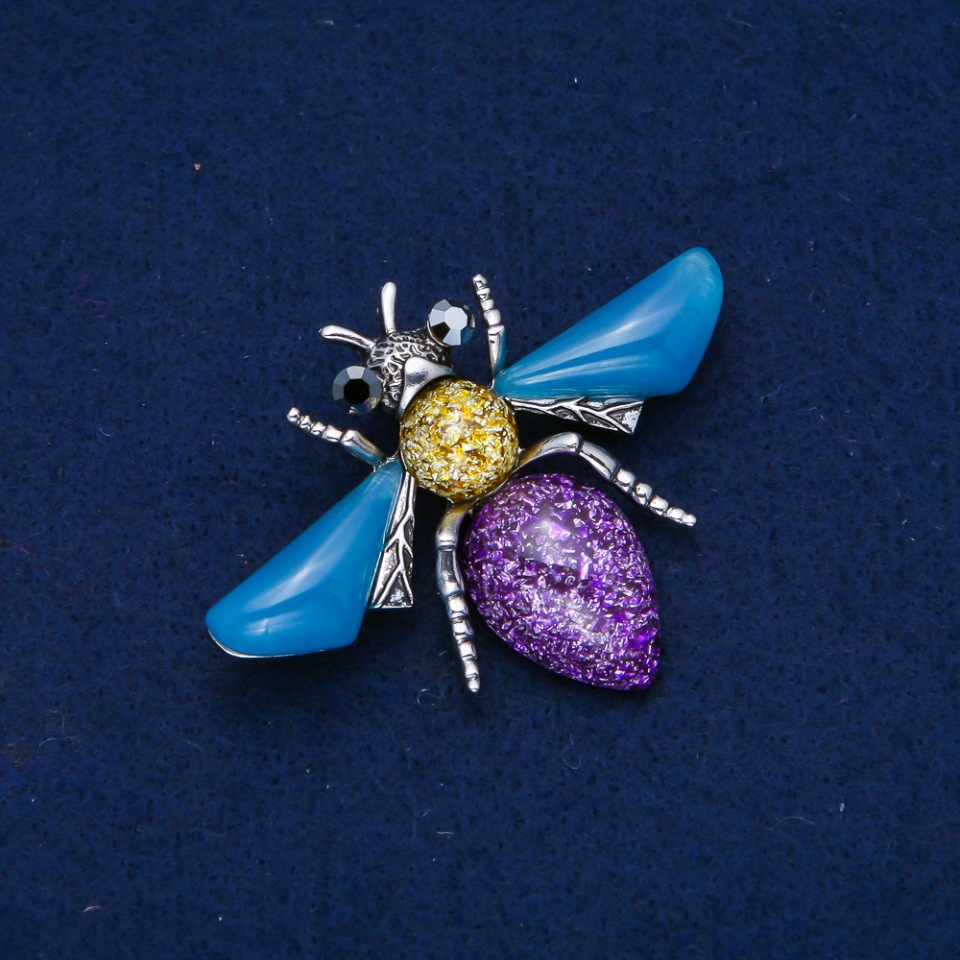 Broșă Fluture argintiu din metal 47×62 mm +