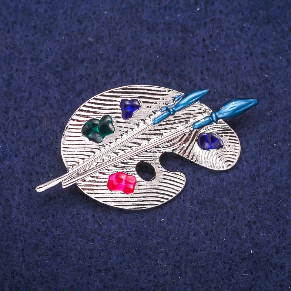 Broșă paletă cu email, metal argintiu 26×50 mm