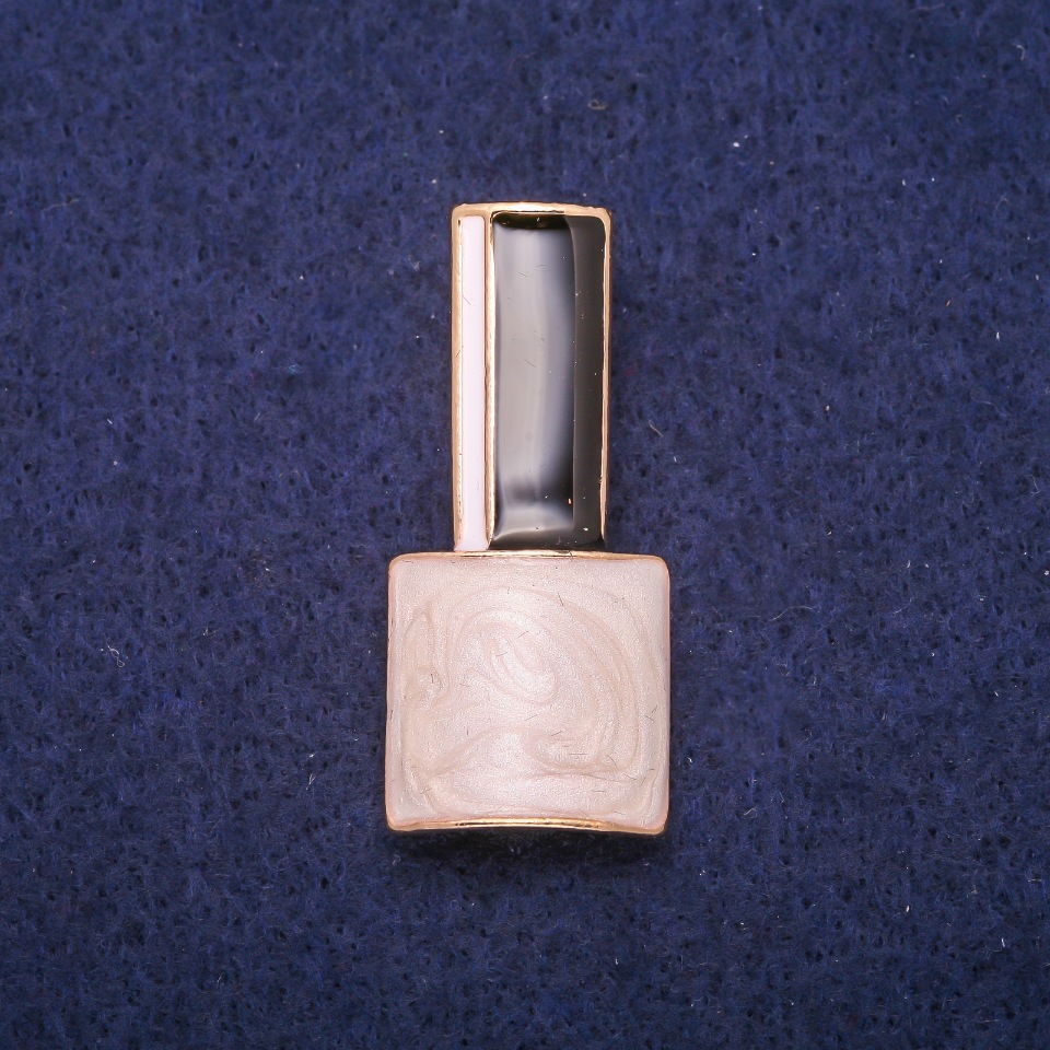 Broșă Lac perlat, negru și alb email, metal auriu 18x39 mm