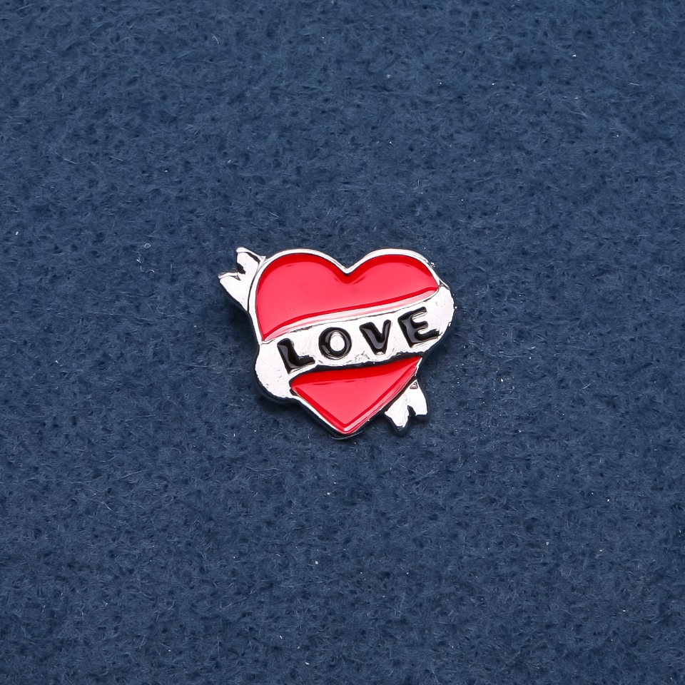 Брошка "Серце" червона емаль колір металу "золото"