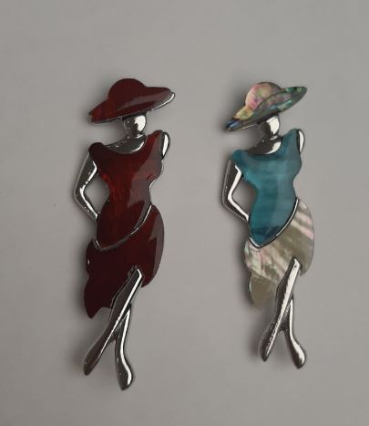 Broșă pandantivă Doamnă cu sidef și halioit 80×30 mm +