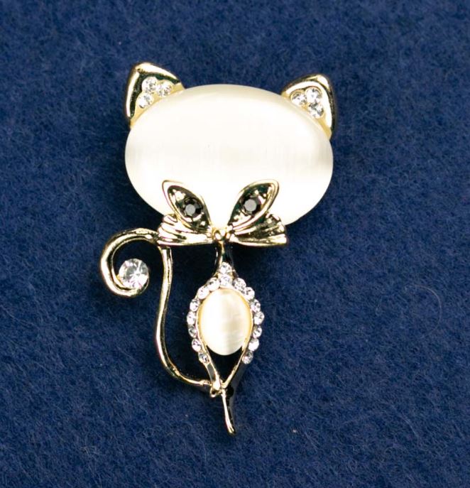 Broșă pisicuță ochi de pisică albă cu strasuri
