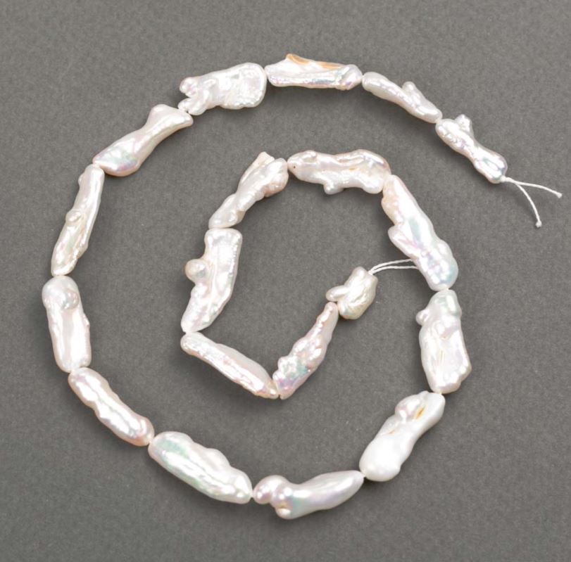 Perle baroce cu nuanță de benzină, diametru 7–9×10–23 mm, lungime 38 cm