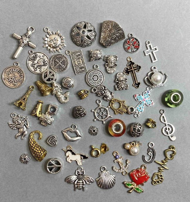 Furnituri asortate (prețul per 100 g)