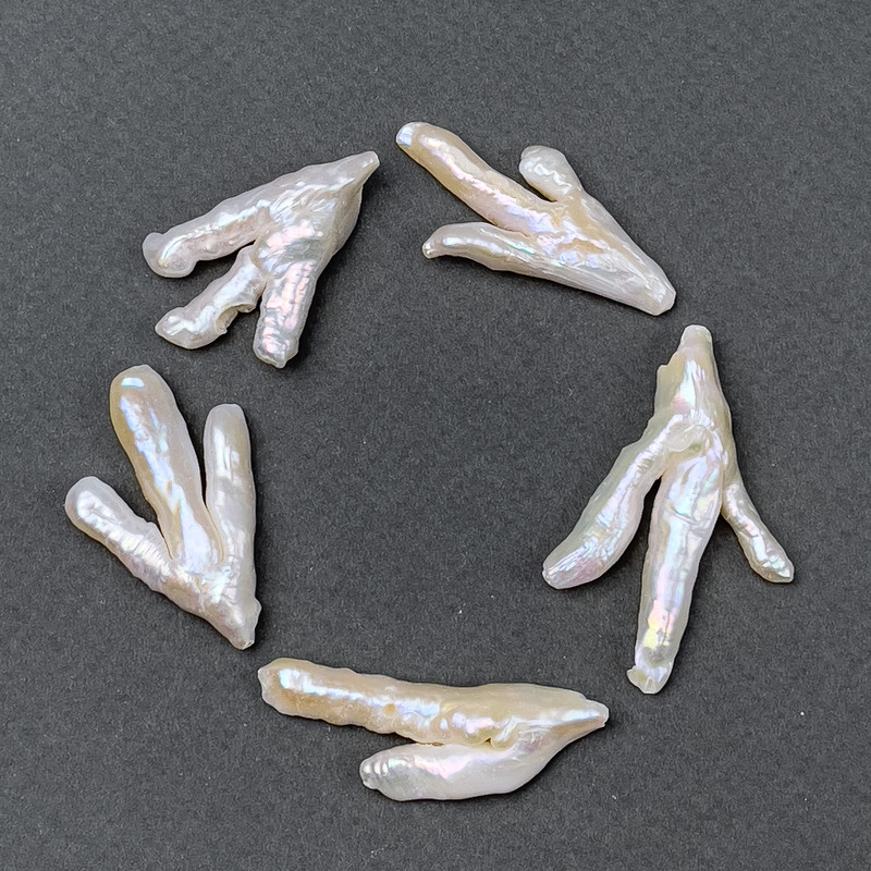 Perle baroce cu nuanța «benzină», diametru 24×37 mm ± gaură trecătoare, lungime 37 cm ± (pe bucată)