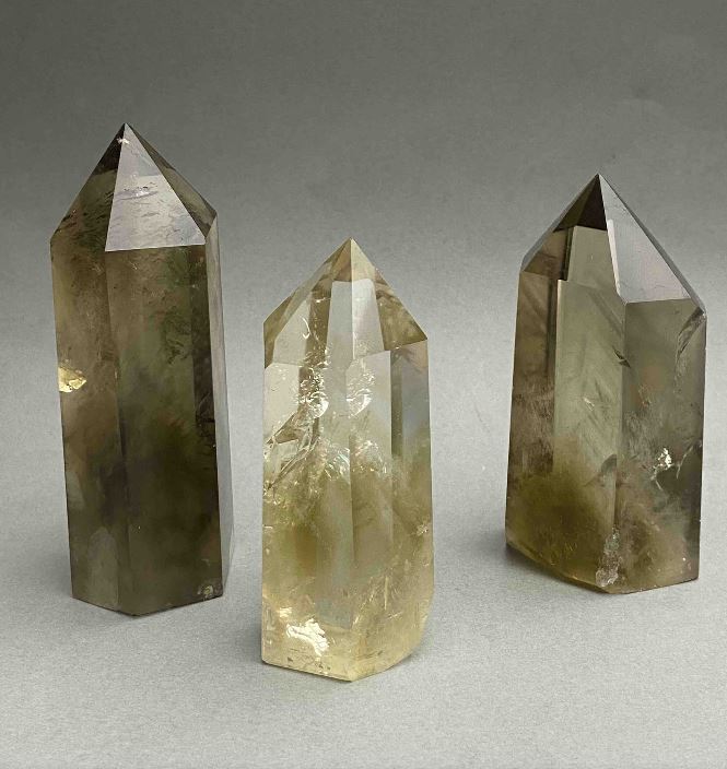 Creion suvenir din cuart natural, asortiment de dimensiuni (greutate de la 130 g) (la 100 g)