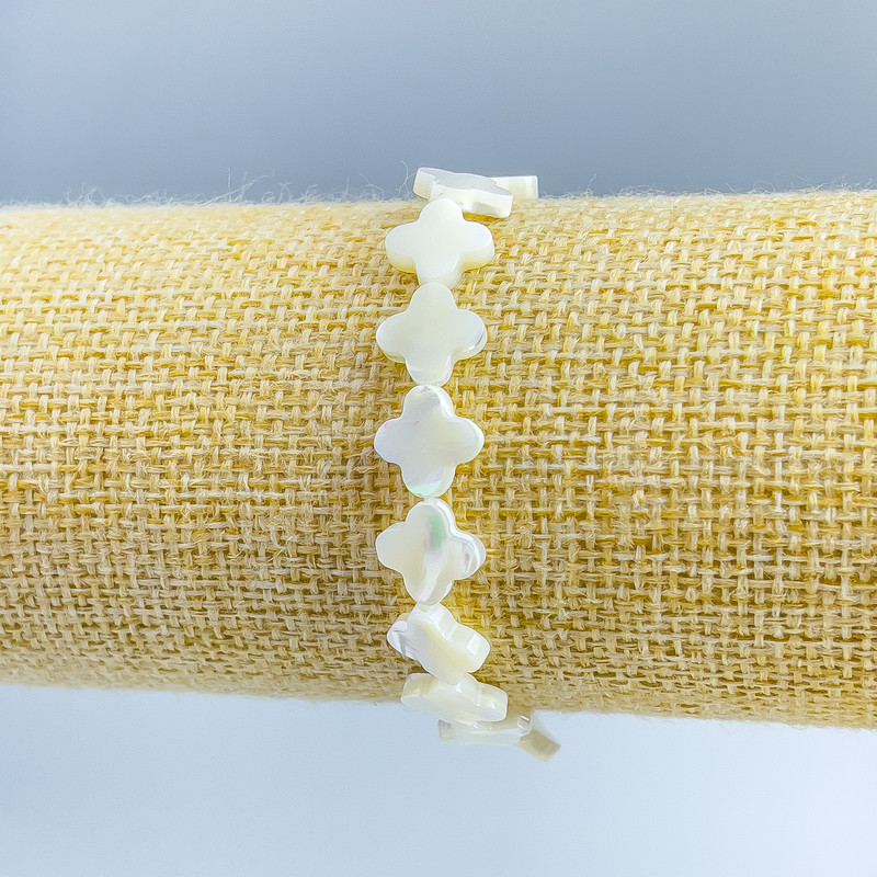 Brățară din sidef în formă de trifoi, diametru 10×10×2, 5 mm ±, lungime 18 cm (extensibil)