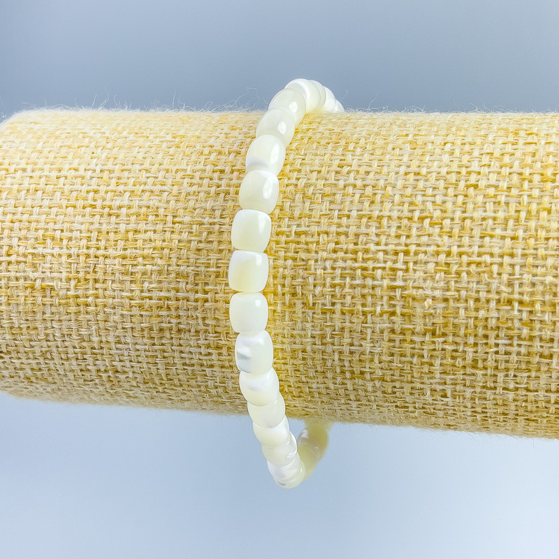 Brățară din sidef natural în formă de baril, diametru 6x6 mm +/-, lungime 18 cm (pe elastic)