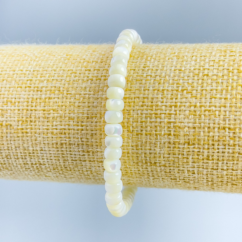 Brățară din sidef neted, rondel, diametrul 6x4 mm, lungime 18 cm (elastică)