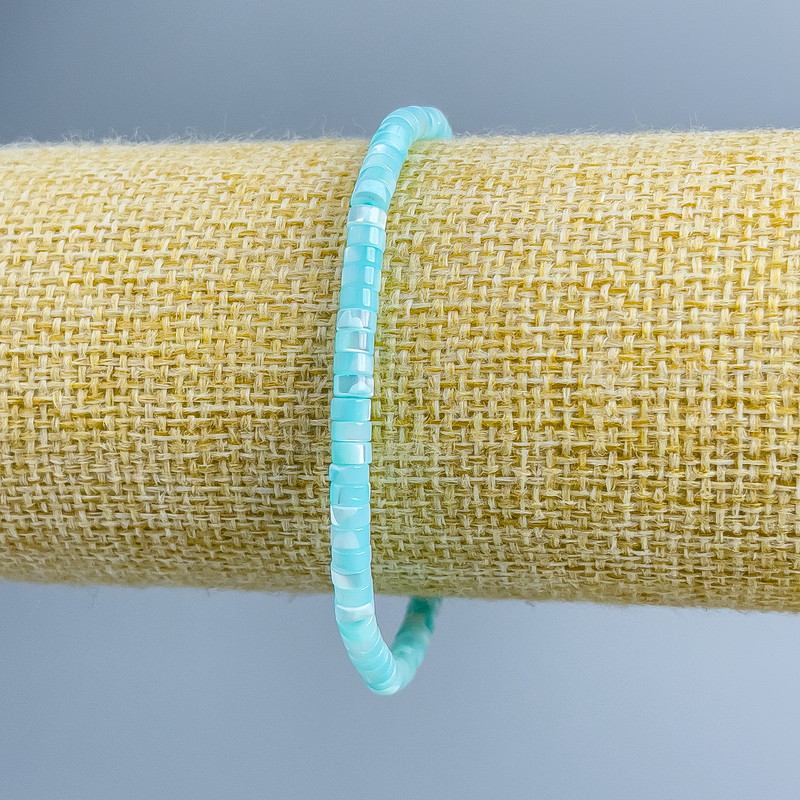 Brățară din sidef nuanțat albastru, discuri de 4×2 mm, lungime 18 cm (elastică)