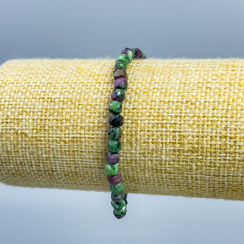 Brățară din zoizit natural, piatră tăiată în cuburi, diametru aproximativ 4×4 mm, lungime 18 cm (elastic)