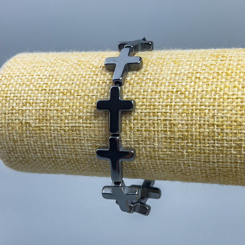 Brățară din hematit – Cruce, diametrul 17x14 mm, lungime 18 cm (pe elastic)