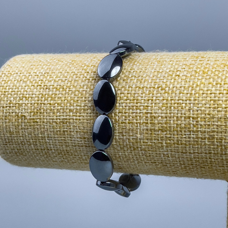 Brățară din hematit ovală, diametrul 14x10x5 mm, lungime 18 cm (elastic)