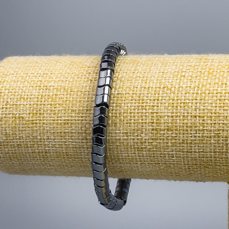 Brățară din hematit «Zigzag», diametrul 4×6 mm, lungime 18 cm (elastică)