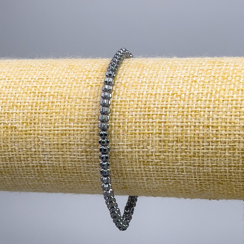 Brățară din hematit «Floare», diametru 4×3 mm, lungime 18 cm (elastic)