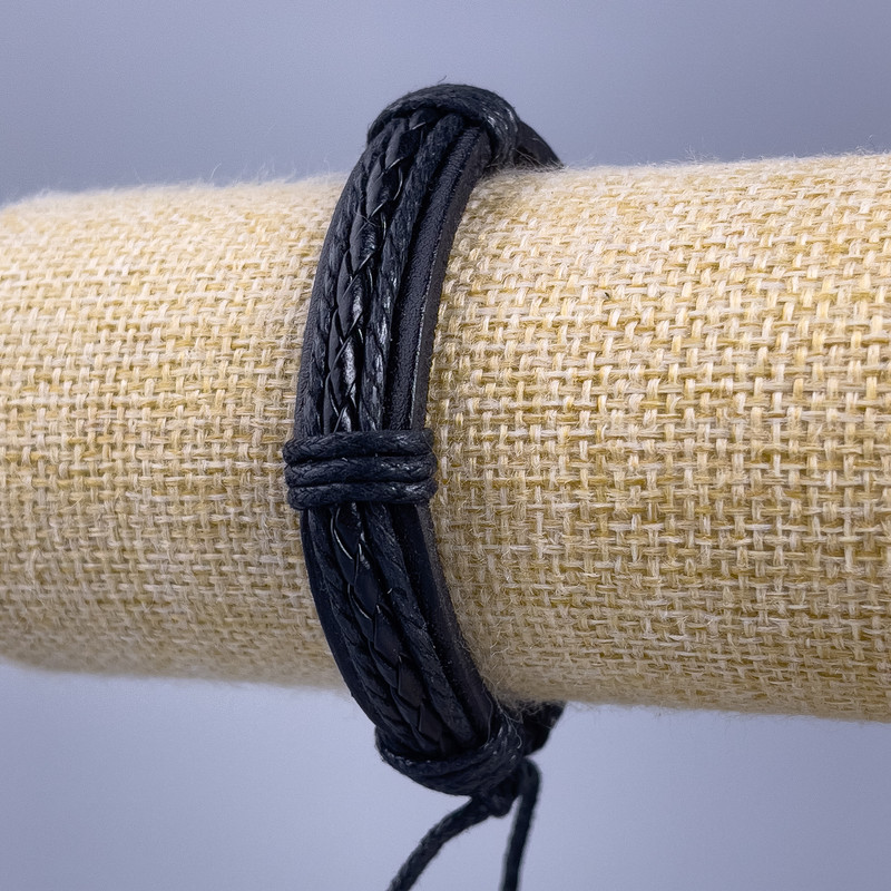 Brățară din piele ecologică neagră, lungime 18–25 cm, grosime 12 mm, închidere reglabilă