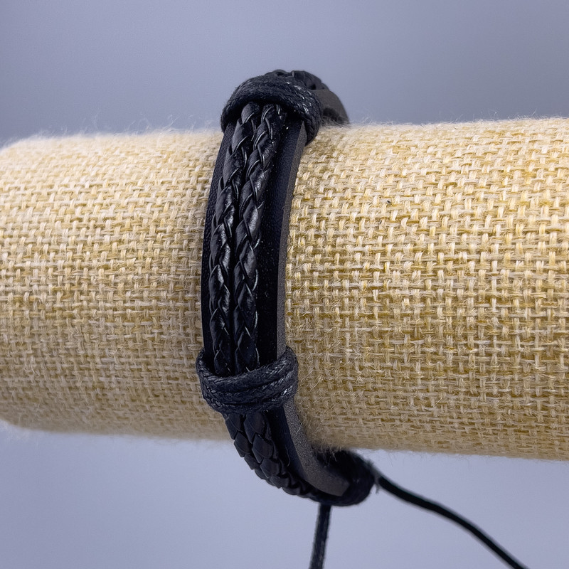 Brățară, lungime 18–25 cm, grosime 12 mm, piele ecologică, culoare neagră, cu închidere