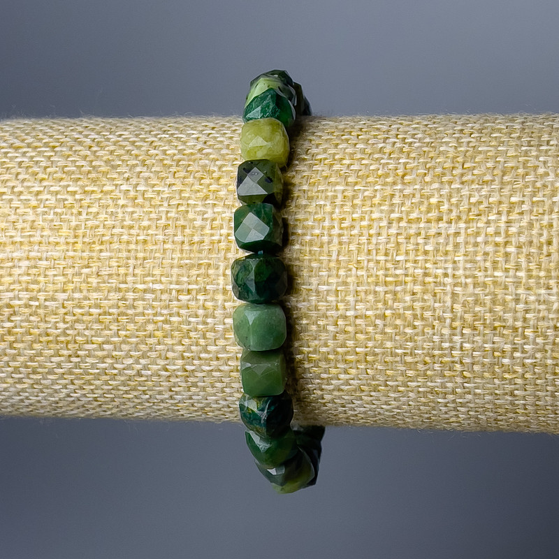 Brățară asortiment din piatră naturală, cu cuburi tăiate, diametrul 7,5 mm, lungime 18 cm (pe elastic)