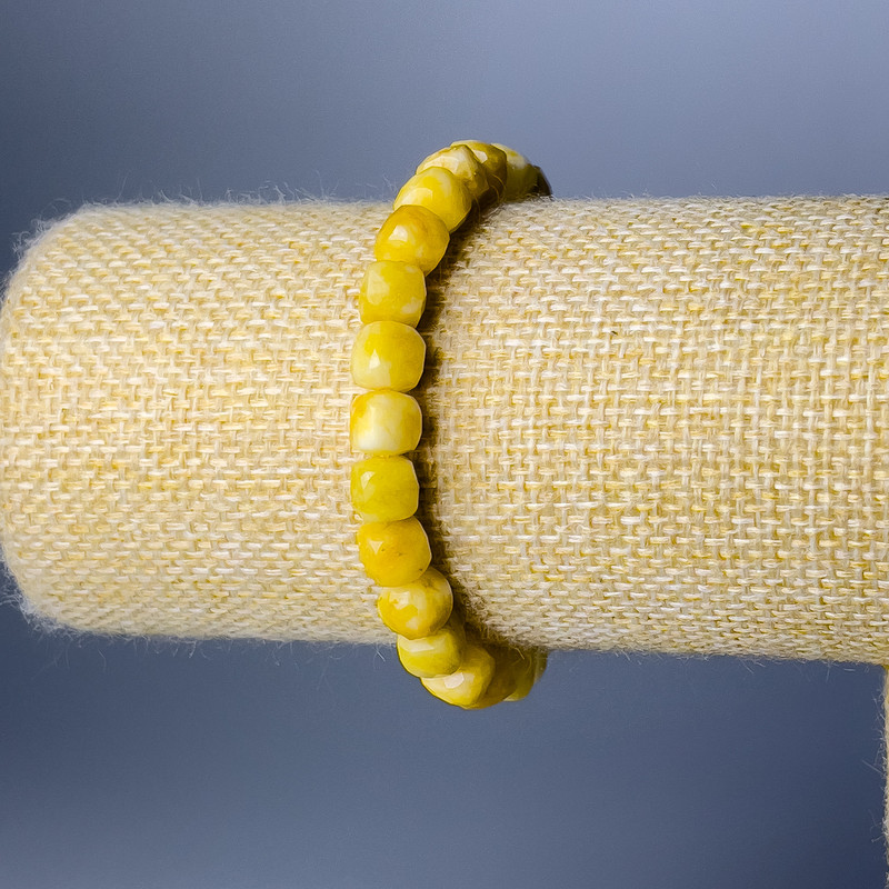 Brățară din jadit galben, piatră naturală, cub tăiat, diametrul de 7 mm, lungime 18 cm (pe elastic)