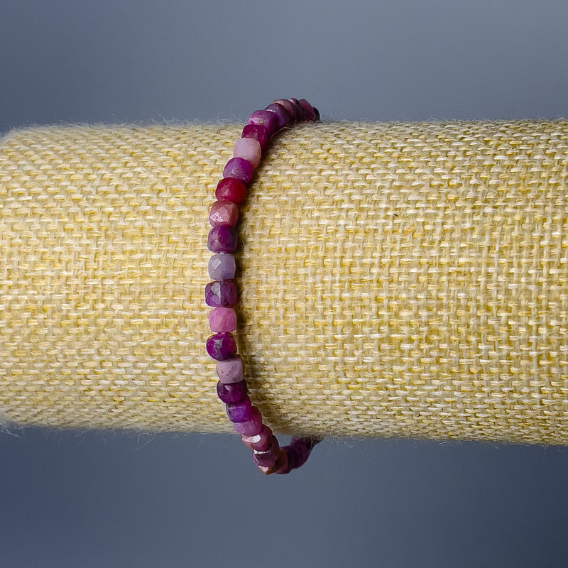 Brățară din turmalin, mărgele cub facetate, diametrul 4 mm, lungime 18 cm (elastic)