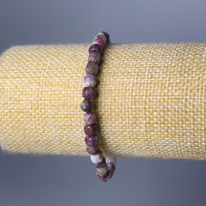 Brățară din turmalin, piatră naturală, cuburi tăiate, diametrul de 5 mm, lungime 18 cm (elastic)