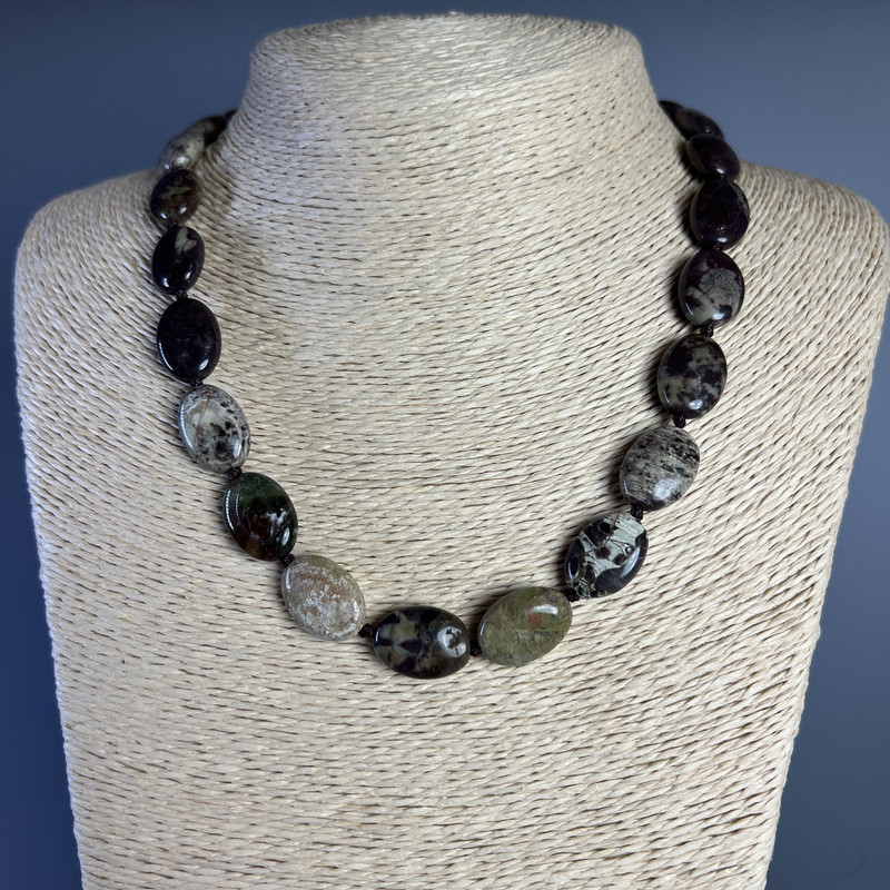 Colier din jasper Picasso, piatră naturală, formă ovală, dimensiuni 13×18×6 mm, lungime 49 cm