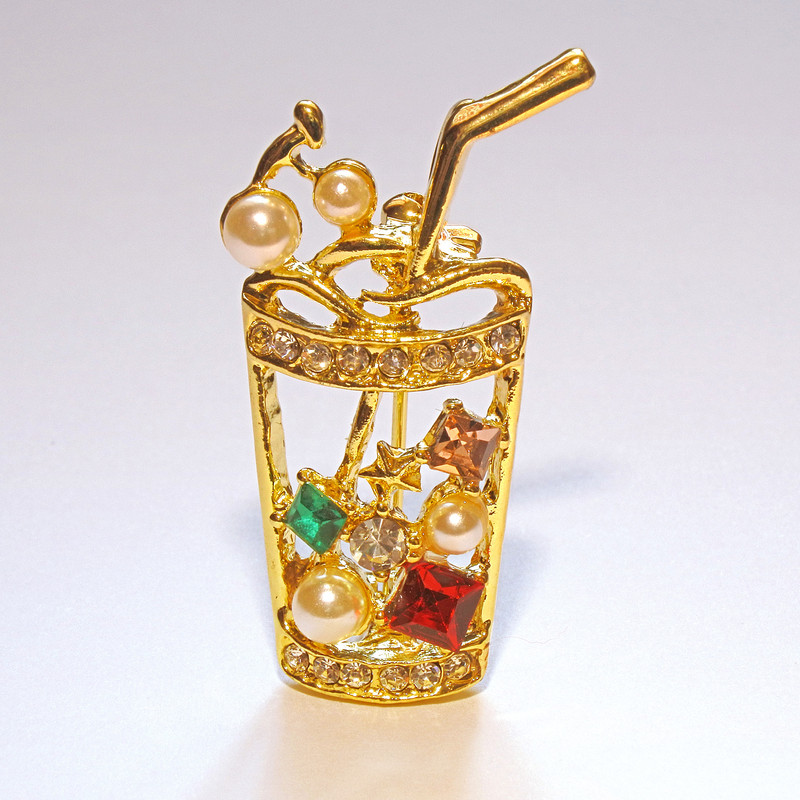 Broșă Cocktail cu strasuri multicolore și mărgele, metal auriu 15×35 mm