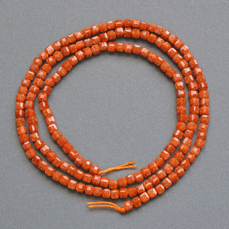 Mărgele din aventurin „Nisip de Aur” (sintetic), cuburi tăiate cu fațete, diametrul de 2 mm, lungime 37 cm, pe șnur