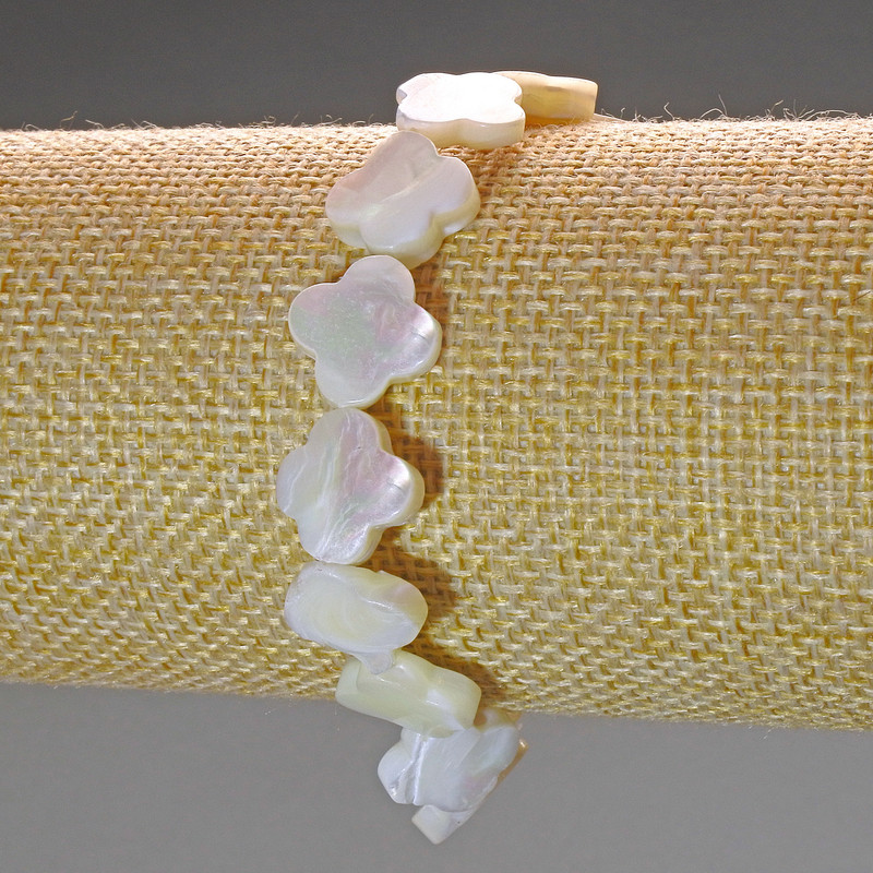 Brățară din sidef în formă de trifoi, diametrul 12×3 mm, lungimea 18 cm (elastic)