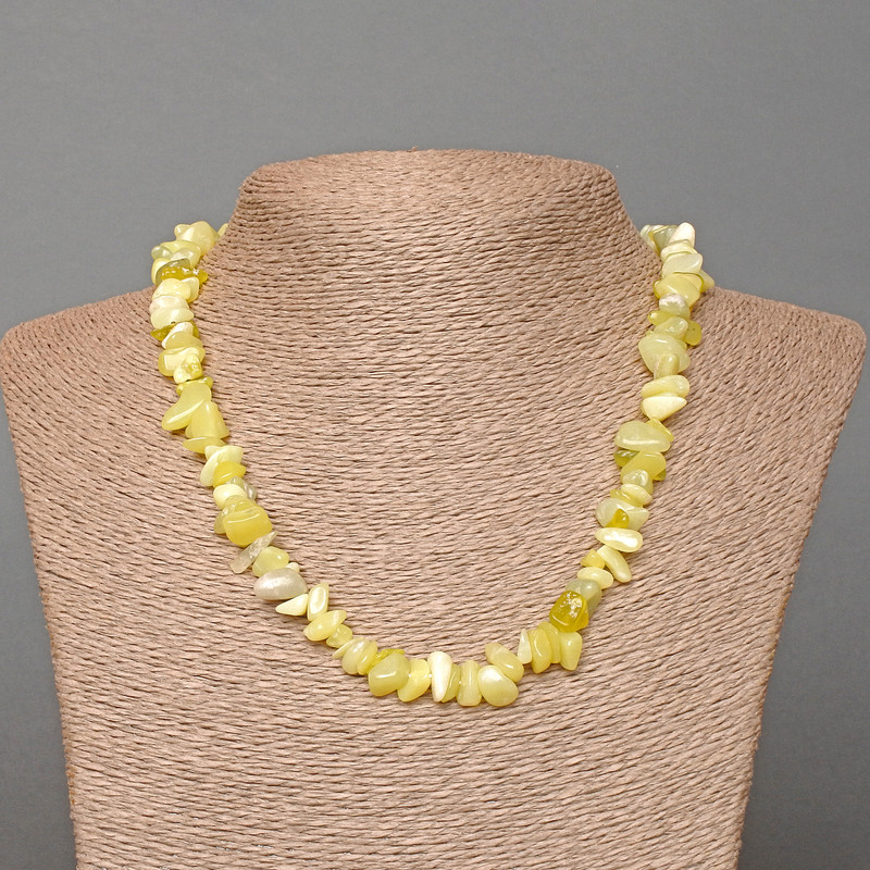 Colier din jadeit – fragmente mici, 8x3 mm, lungime 47 cm